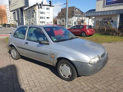 Gebraucht Ford Fiesta 50 PS (36 kW) 1996 Silber Kleinwagen