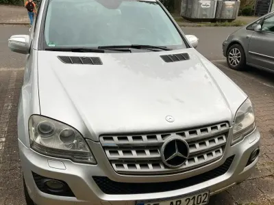 Gebraucht Mercedes ML320 224 PS (164 kW) 2009 Silber SUV