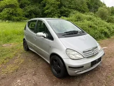 Używany Mercedes A210 140 KM (102 kW) 2002 Srebrny Sedan/Limuzyna