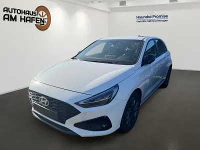 Gebraucht Hyundai i30 Advantage 101 PS (74 kW) 2024 Atlas white / sol Coupé