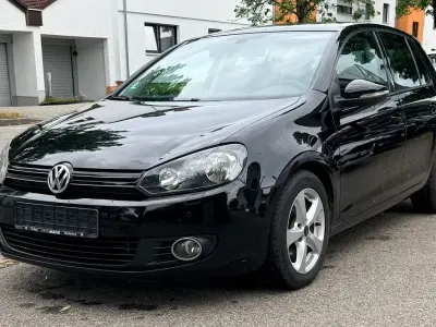 Gebraucht VW Golf VI Team 105 PS (77 kW) 2010 Schwarz Kleinwagen