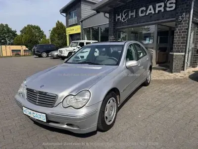 Second-hand Mercedes C200 Elegance 163 CP (119 kW) 2002 Argintiu Berlinǎ