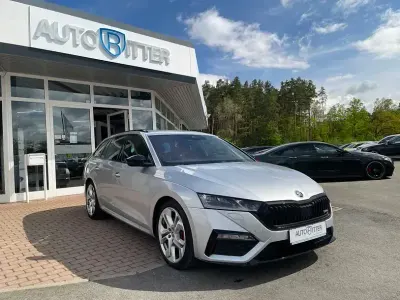 Gebraucht Skoda Octavia RS 200 PS (147 kW) 2023 Brilliantsilber metallic (metallic) Kombi