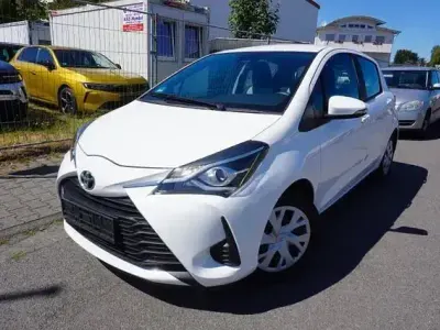 Gebraucht Toyota Yaris Comfort 72 PS (52 kW) 2020 Weiß Limousine