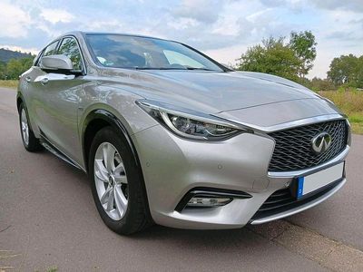 Gebraucht Infiniti Q30 170 PS (125 kW) 2016 Silber SUV
