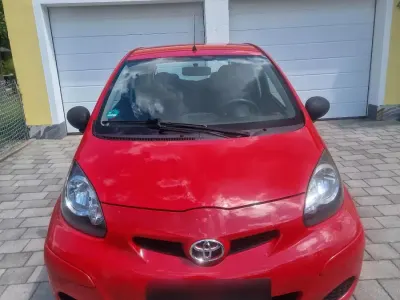 Gebraucht Toyota Aygo 68 PS (50 kW) 2009 Rot Kleinwagen