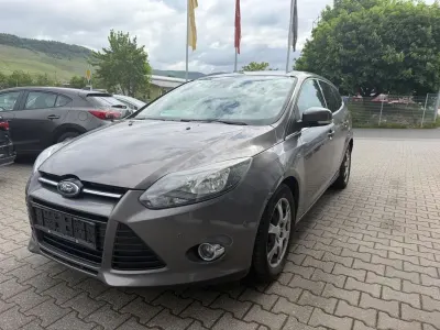 Używany Ford Focus Titanium 116 KM (85 kW) 2011 Szary Sedan/Limuzyna