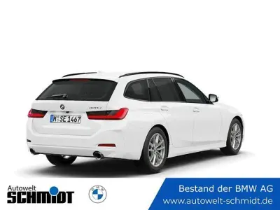 Gebraucht BMW 320 Comfort Edition 190 PS (139 kW) 2026 Alpinweiß uni Kombi