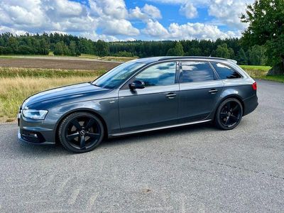 Schwarz Gebraucht 2015 Audi A4 Competition Kombi | 11.800 € (Fairer Preis)