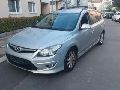 Gebraucht Hyundai i30 Classic 90 PS (66 kW) 2010 Silber Kombi