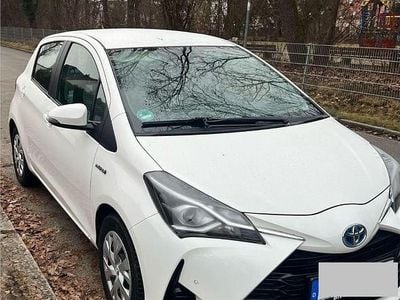 Gebraucht Toyota Yaris Hybrid 101 PS (74 kW) 2019 Weiß Kleinwagen