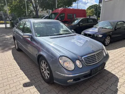 Gebraucht Mercedes E220 150 PS (110 kW) 2004 Blau Limousine