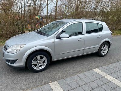 Gebraucht Opel Astra 115 PS (84 kW) 2007 Silber Kleinwagen