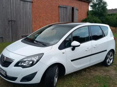 Gebraucht Opel Meriva 101 PS (74 kW) 2012 Weiß Van / Kleinbus