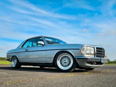Używany Mercedes 230 136 KM (100 kW) 1985 Srebrny Coupe
