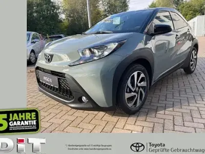 Neu Toyota Aygo X 72 PS (52 kW) 2025 Blau SUV