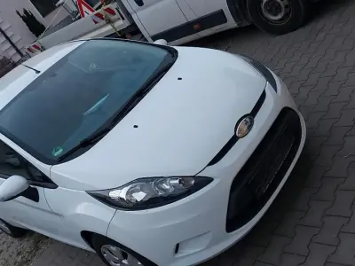 Gebraucht Ford Fiesta 90 PS (66 kW) 2009 Weiß Kleinwagen