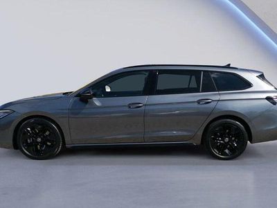 Usata VW Passat R-line 193 CV (141 kW) 2025 Grigio Station wagon