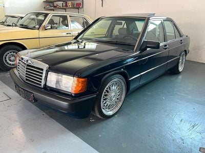 Second-hand Mercedes 190 136 CP (100 kW) 1990 Albastru Berlinǎ
