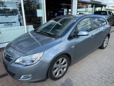 Gebraucht Opel Astra Design Edition 140 PS (102 kW) 2011 Silber Kombi