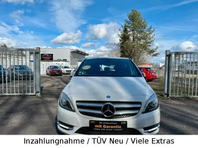 Gebraucht Mercedes B180 122 PS (89 kW) 2014 Weiß Van / Kleinbus