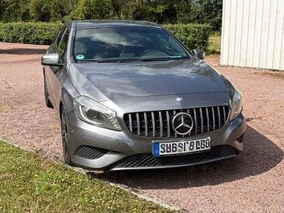 Gebraucht Mercedes A180 Urban 122 PS (89 kW) 2015 Grau Limousine