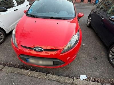 Gebraucht Ford Fiesta 60 PS (44 kW) 2010 Rot Kleinwagen