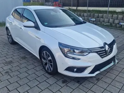 Gebraucht Renault Mégane Bose Edition 132 PS (97 kW) 2016 Weiß Limousine