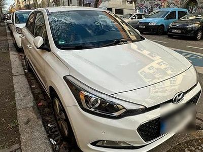 Gebraucht Hyundai i20 84 PS (61 kW) 2017 Weiß Kleinwagen