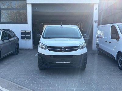 Second-hand Opel Vivaro Edition 120 CP (88 kW) 2022 Alb Monovolum