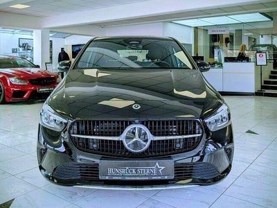 Używany Mercedes B200 Progressive 163 KM (119 kW) 2025 Czarny Minivan
