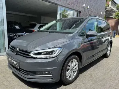 Gebraucht VW Touran Business 150 PS (110 kW) 2024 Grau Van / Kleinbus