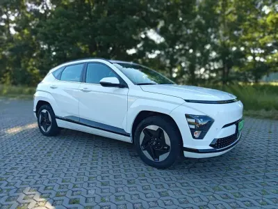 Gebraucht Hyundai Kona Basis 160 kW (218 PS) 2023 Weiß SUV