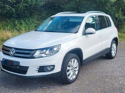 Weiß Gebraucht 2012 VW Tiguan Sportline SUV | 13.800 € (Etwas zu teuer)