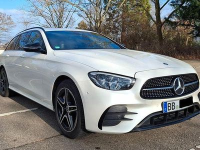 Weiß Gebraucht 2022 Mercedes E300 AMG Limousine | 34.700 € (Fairer Preis)