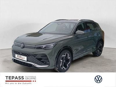 Gruen Neu 2026 VW Tiguan R-line SUV | 51.990 € (Etwas zu teuer)