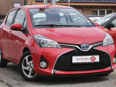 Gebraucht Toyota Yaris Hybrid Comfort 75 PS (55 kW) 2016 Rot Limousine