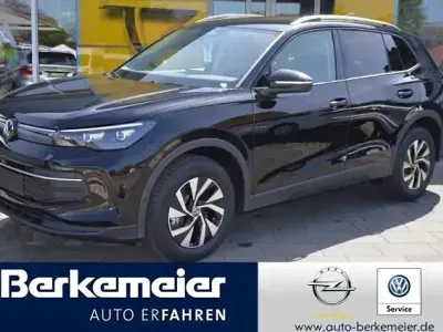 Neu VW Tiguan Life 150 PS (110 kW) 2026 Schwarz SUV