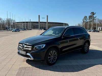 Second-hand Mercedes GLC250 204 CP (150 kW) 2017 Negru SUV