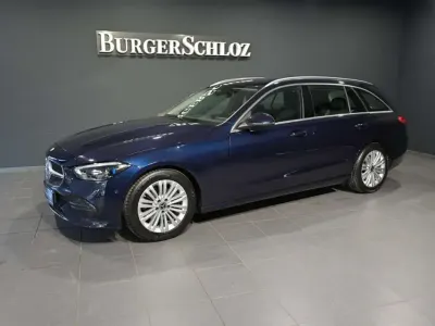 Gebraucht Mercedes C200 Avantgarde 163 PS (119 kW) 2022 Cavansitblau metallic Limousine