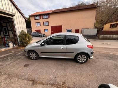 Gebraucht Peugeot 206 Tendance 75 PS (55 kW) 2007 Silber Kleinwagen