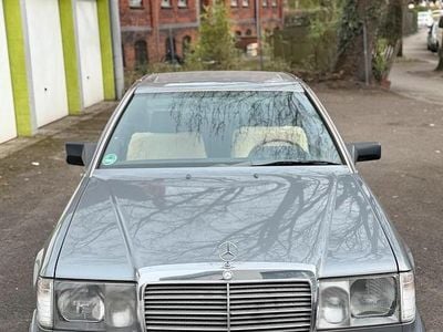 Gebraucht Mercedes 230 131 PS (96 kW) 1989 Silber Coupé