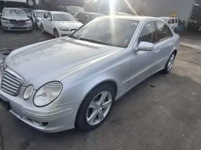 Używany Mercedes E50 AMG 387 KM (284 kW) 2007 Srebrny Sedan/Limuzyna