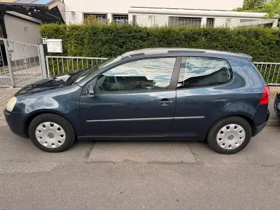Gebraucht VW Golf V 102 PS (75 kW) 2004 Blau Kleinwagen