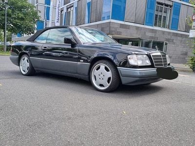 Second-hand Mercedes E320 Sportline 220 CP (161 kW) 1993 Negru Cabrio
