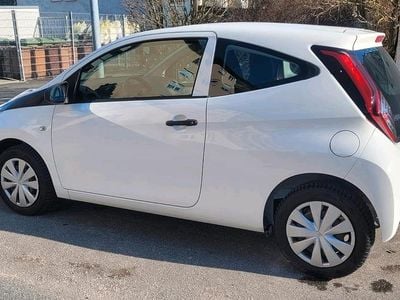 Second-hand Toyota Aygo 72 CP (52 kW) 2018 Alb Hatchback