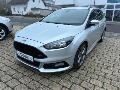 Używany Ford Focus Sport 250 KM (183 kW) 2016 Srebrny Kombi
