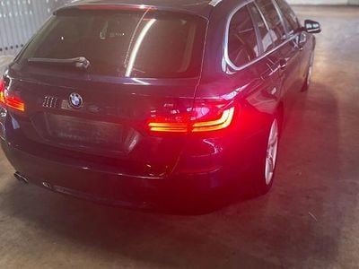 Gebraucht BMW 520 Sport Line 190 PS (139 kW) 2016 Blau Kombi