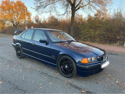 Gebraucht BMW 325 192 PS (141 kW) 1994 Blau Limousine