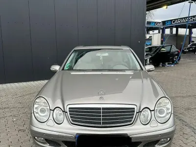 Gebraucht Mercedes E200 Classic 163 PS (119 kW) 2004 Silber Limousine